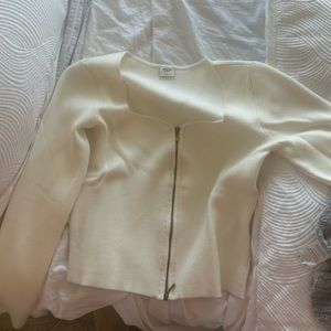 White Abercrombie Zip Up long sleep sweater